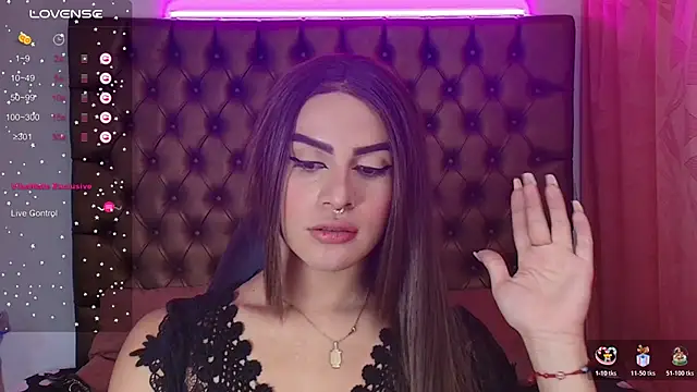 lailahdark online show from 11/18/25, 03:45