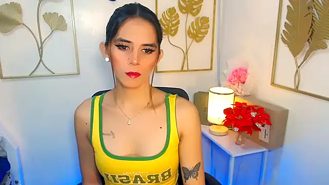 Snapshot of xPrecuioseChesca chatting on 10/17/25, 12:14 xPrecuioseChesca online show from 10/17/25, 12:14