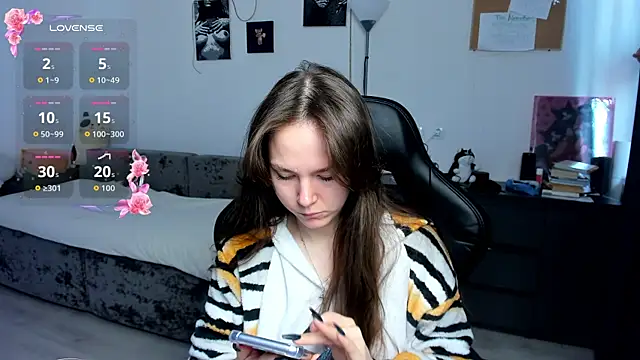 cute little ass online show from 04/01/26, 06:14