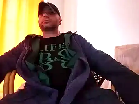 Snapshot of SmokedAlloy2 chatting on 02/01/26, 11:53 SmokedAlloy2 online show from 02/01/26, 11:53