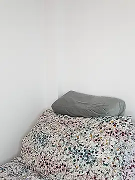 Snapshot of Valois2025 chatting on 09/30/25, 04:01 Valois2025 online show from 09/30/25, 04:01