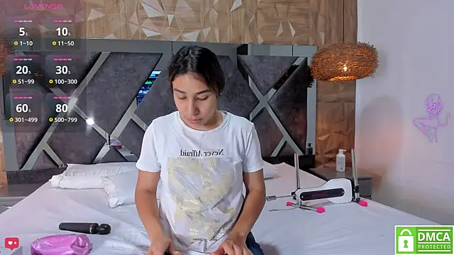 Selene  Lopez  online show from 11/28/25, 08:00