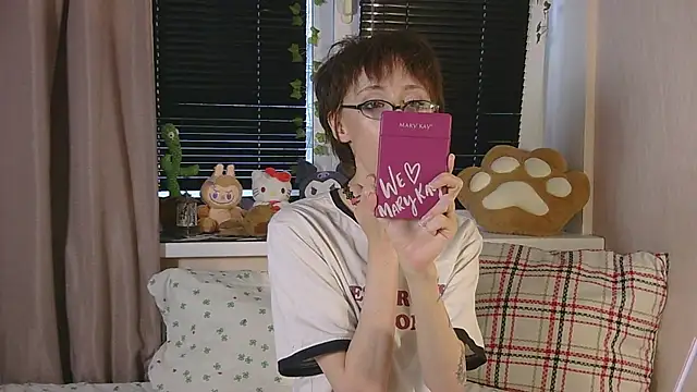 Snapshot of NextVibe_ chatting on 07/14/26, 04:45 NextVibe online show from 07/14/26, 04:45