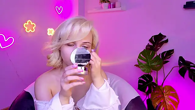 Charlotte Colinss online show from 03/15/26, 04:29