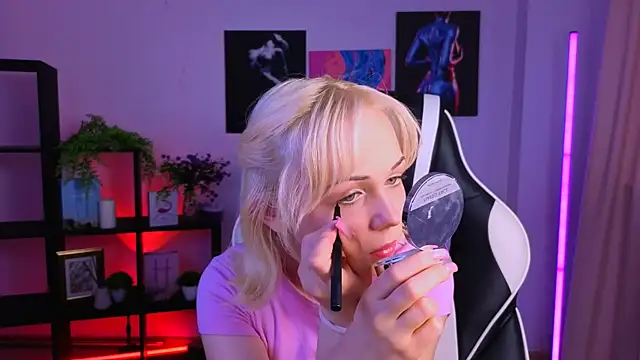 Charlotte Colinss online show from 04/04/26, 04:00