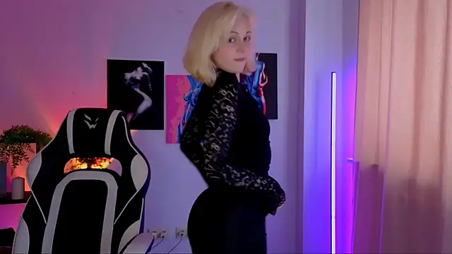 Charlotte Colinss online show from 04/20/26, 04:59