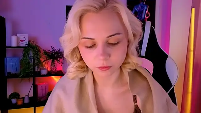 Charlotte Colinss online show from 05/21/26, 06:09