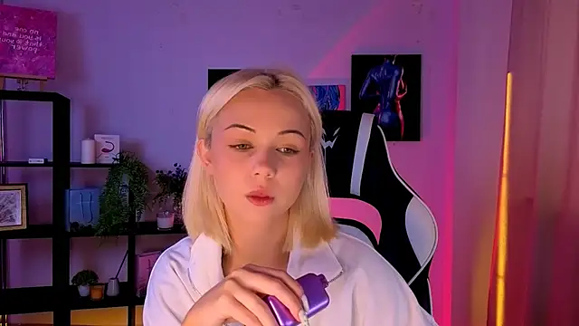 Charlotte Colinss online show from 05/29/26, 04:21