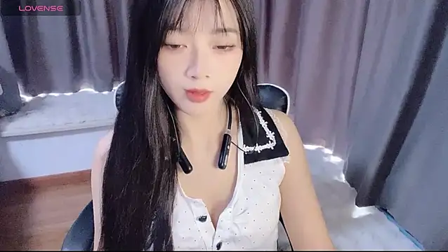 Snapshot of Cicicici-cc chatting on 11/04/25, 02:43 Cicicici-cc online show from 11/04/25, 02:43