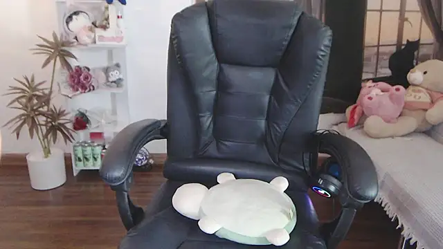 Suzie Wet Cave online show from 10/28/25, 11:36