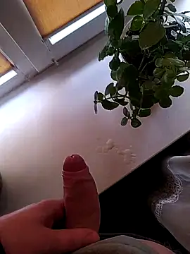 Snapshot of Mumuska chatting on 10/18/25, 02:07 Mumuska online show from 10/18/25, 02:07