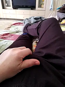 Snapshot of Mumuska chatting on 10/31/25, 10:49 Mumuska online show from 10/31/25, 10:49