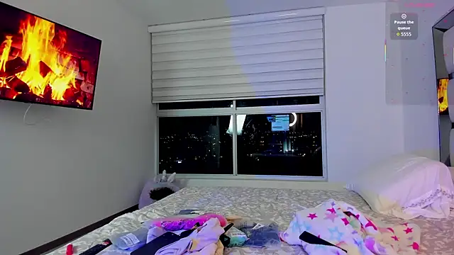 Michelle Ferrerr online show from 12/21/25, 03:57