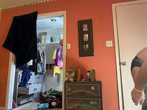 bearcub300 online show from 11/08/25, 01:39