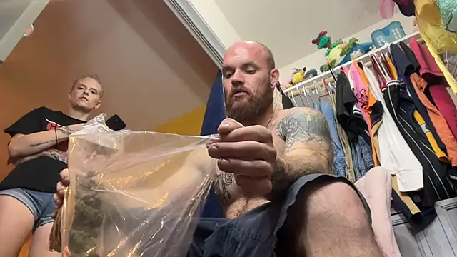 bearcub300 online show from 11/14/25, 05:39