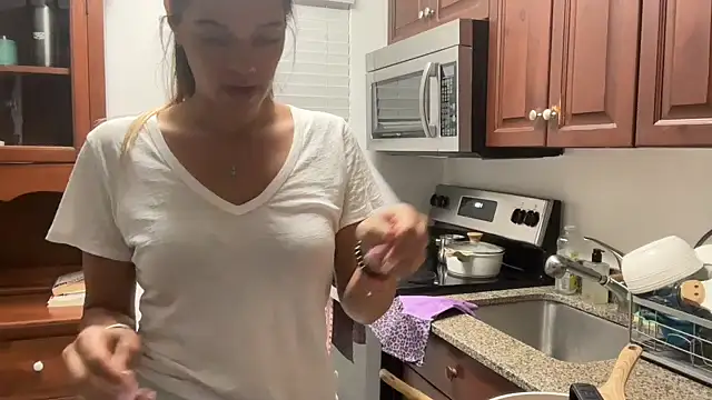 prettyykitty22 online show from 05/02/26, 02:05