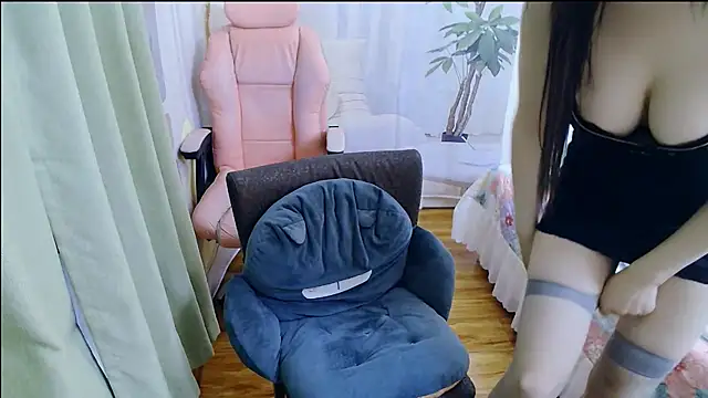 Winnie-01 online show from 04/28/26, 02:21