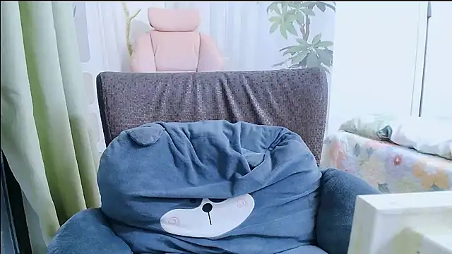 Winnie-01 online show from 05/06/26, 11:54