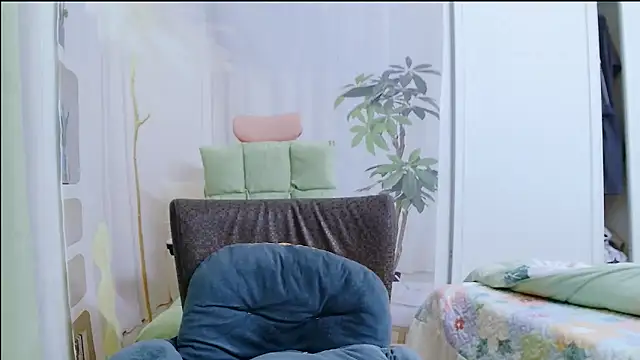 Winnie-01 online show from 05/10/26, 12:43