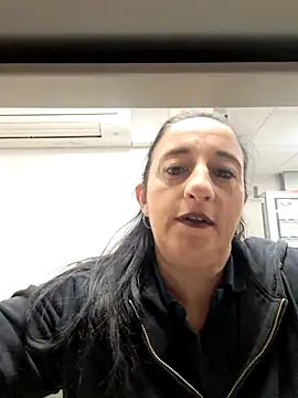 Snapshot of monella821 chatting on 12/01/25, 04:12 monella821 online show from 12/01/25, 04:12