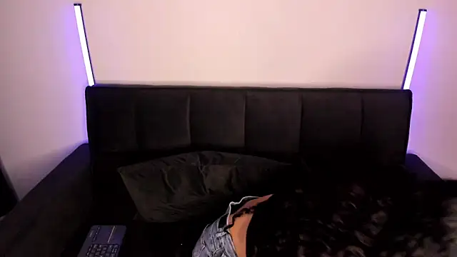 Alynn Bri  online show from 02/10/26, 02:59