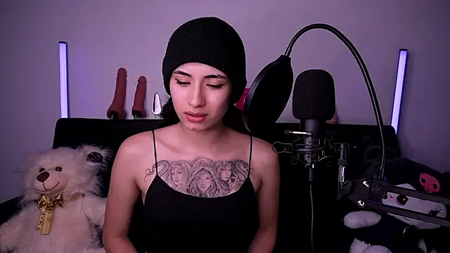 Snapshot of Alynn_Bri_ chatting on 03/19/26, 01:53 Alynn Bri online show from 03/19/26, 01:53