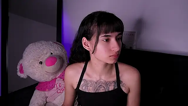 Snapshot of Alynn_Bri_ chatting on 07/31/26, 02:11 Alynn Bri online show from 07/31/26, 02:11