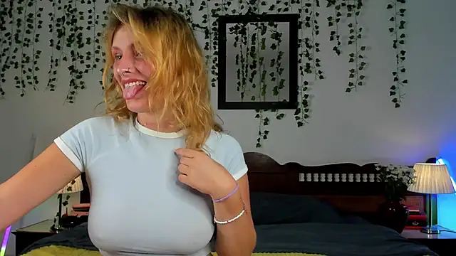 Ariana Spring online show from 09/24/25, 01:36