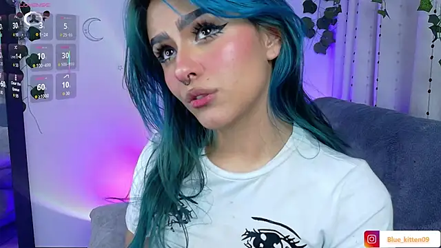Snapshot of blue_kitten chatting on 05/26/26, 06:42 blue kitten online show from 05/26/26, 06:42