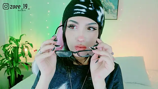 Snapshot of cuteezoe chatting on 05/01/26, 04:06 cuteezoe online show from 05/01/26, 04:06