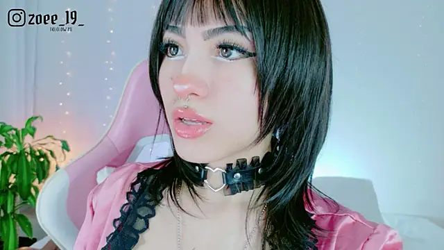 Snapshot of cuteezoe chatting on 05/02/26, 04:06 cuteezoe online show from 05/02/26, 04:06