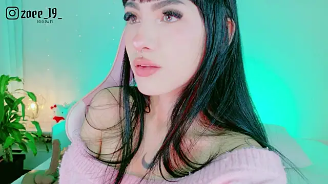 Snapshot of cuteezoe chatting on 05/11/26, 03:23 cuteezoe online show from 05/11/26, 03:23