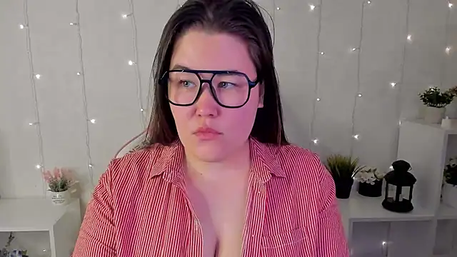 Tara Torres online show from 11/11/25, 04:01