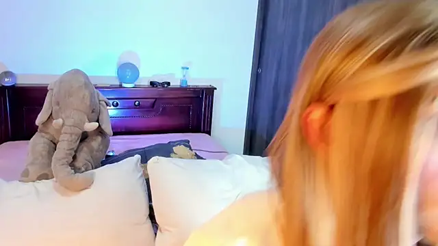 Flora Minx online show from 11/22/25, 06:45