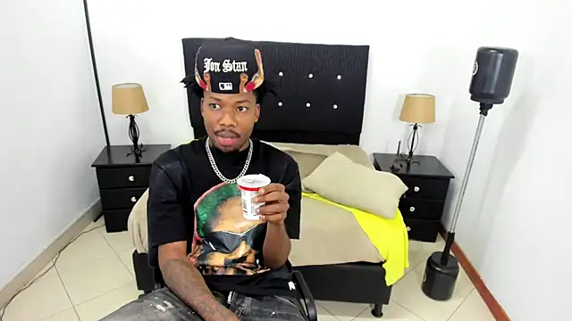 Snapshot of maikol_monstercock chatting on 09/16/25, 04:13 maikol monstercock online show from 09/16/25, 04:13