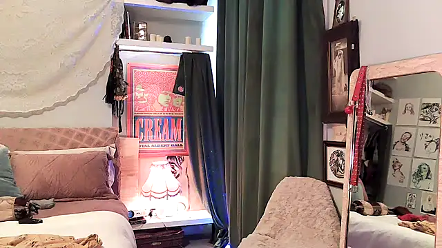 Snapshot of Sirenlucy chatting on 11/20/25, 10:59 Sirenlucy online show from 11/20/25, 10:59