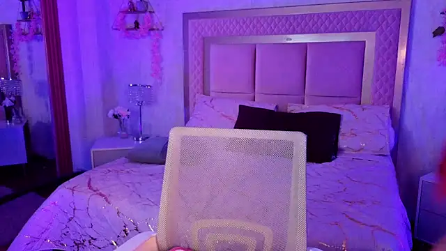 AlanaOdison online show from 11/12/25, 09:03