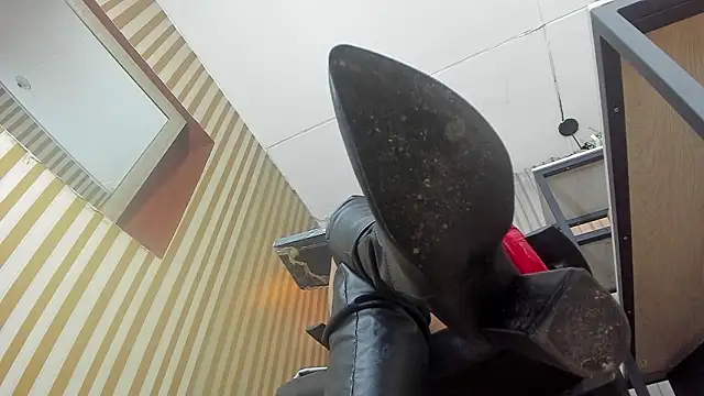 Scarlett Barnes online show from 03/26/26, 12:22