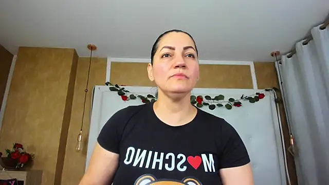 Snapshot of Heidy_milf chatting on 05/12/26, 07:44 Heidy milf online show from 05/12/26, 07:44