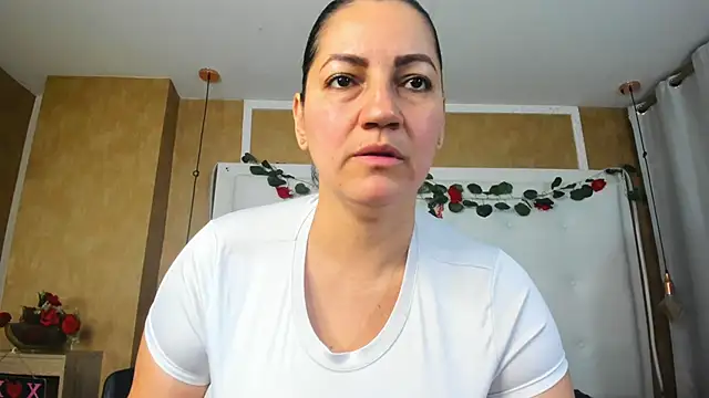 Snapshot of Heidy_milf chatting on 05/25/26, 08:15 Heidy milf online show from 05/25/26, 08:15