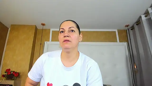 Snapshot of Heidy_milf chatting on 06/17/26, 07:48 Heidy milf online show from 06/17/26, 07:48