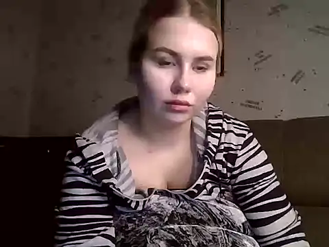 Snapshot of xSweetieLadys chatting on 12/03/25, 08:40 xSweetieLadys online show from 12/03/25, 08:40