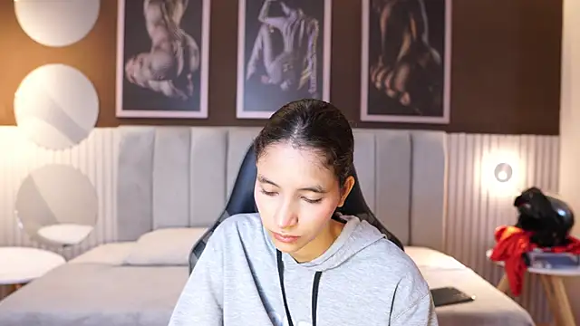 pinkloly online show from 10/10/25, 07:46