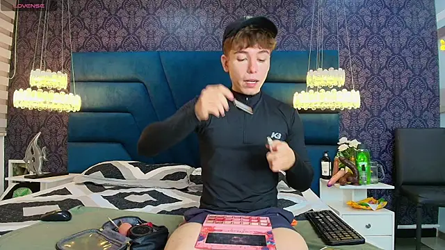 TaylerWhite online show from 12/19/25, 12:12