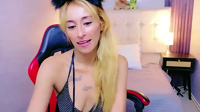 Snapshot of charlotte_phaeton chatting on 07/14/26, 10:04 charlotte phaeton online show from 07/14/26, 10:04