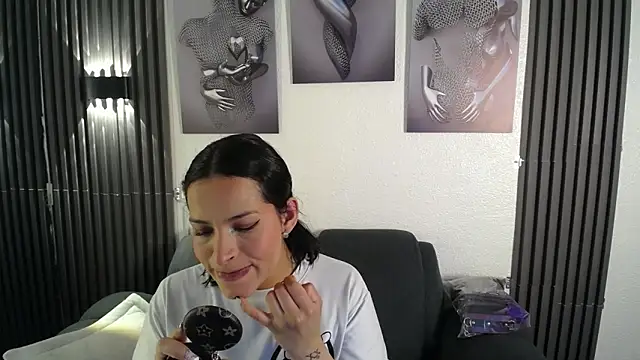 Mia garcia28 online show from 10/02/25, 08:05