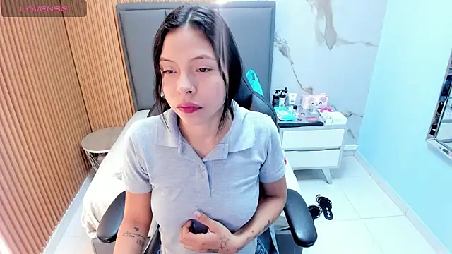 Isisleroy1 online show from 10/17/25, 02:37