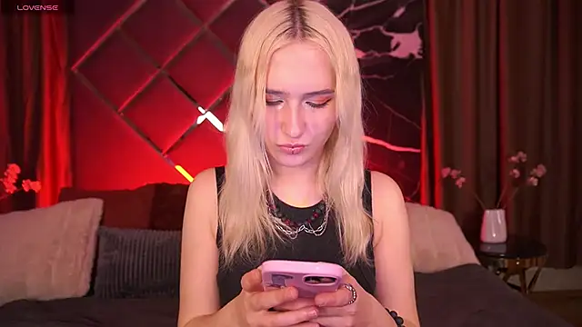 LilElfie online show from 02/26/26, 02:16