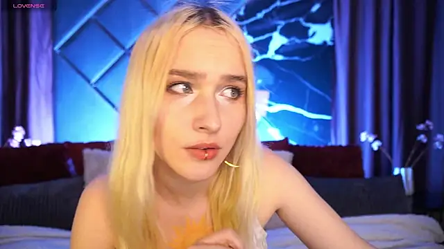 LilElfie online show from 03/12/26, 10:05