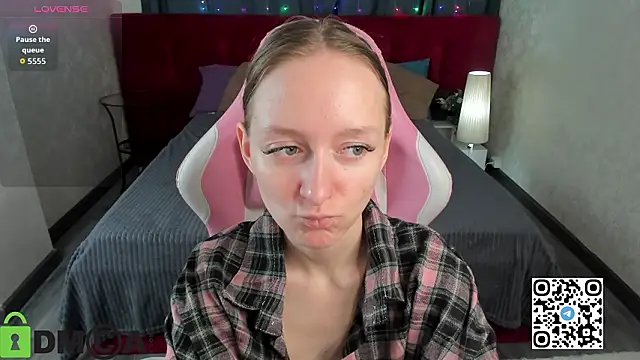 Mia E1fie online show from 02/03/26, 11:32